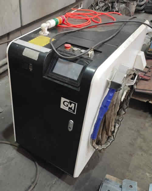 Полоска на кристалле QBH коннектора на аппарате лазерной чистки Grossemark Turbolase CLEAN