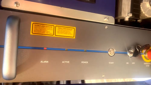 Лазерная чистка с лазером MAX MFSC-20C2-BXW5.10C мигает попеременно Active Alarm Нет луча